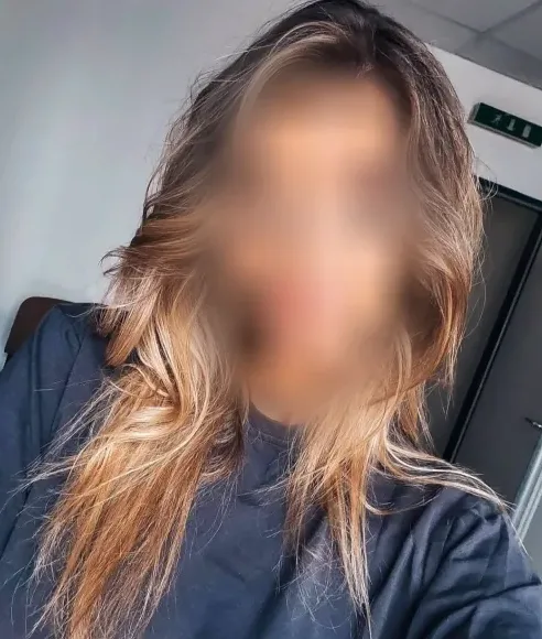 Cara, 32