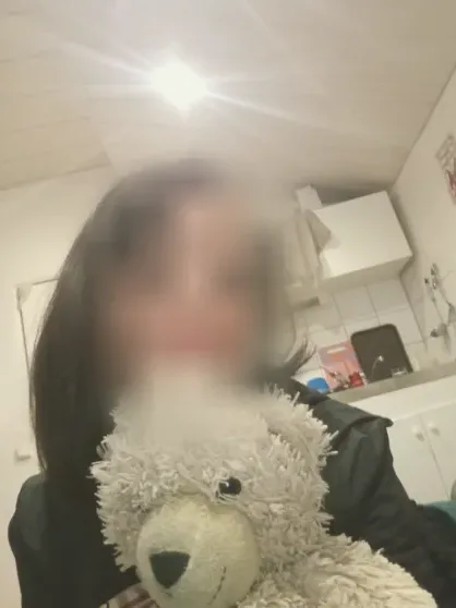 Daniela, 37