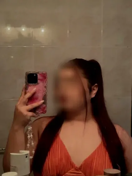 Ela, 22