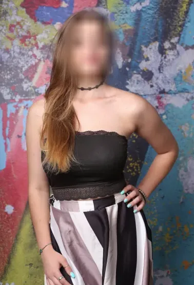 Emma, 27