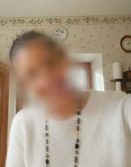 Julia, 37