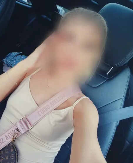 Larissa, 39