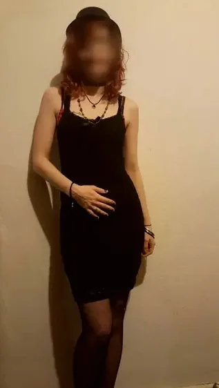 Mia, 35