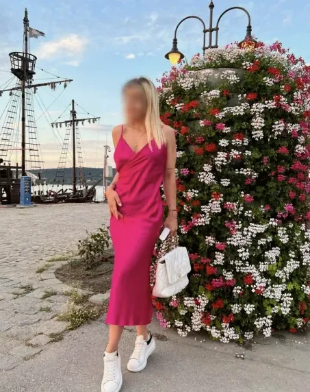 Nicole, 29
