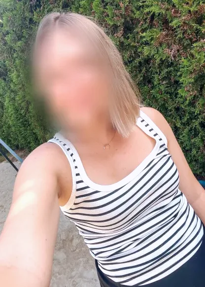 Rebecca, 37