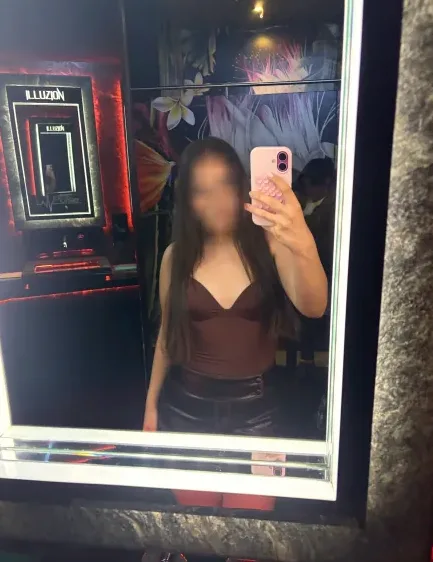 Sarah, 18