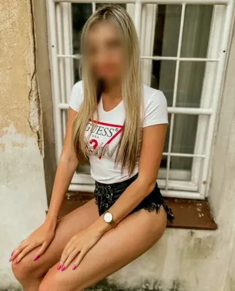 Simone, 31