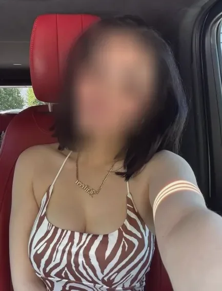 Sophie, 27