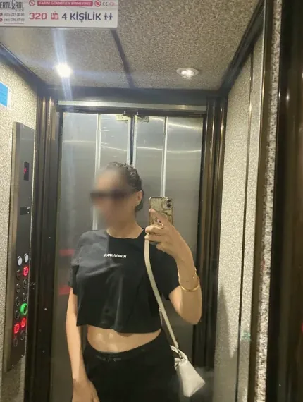 Zeynep, 33